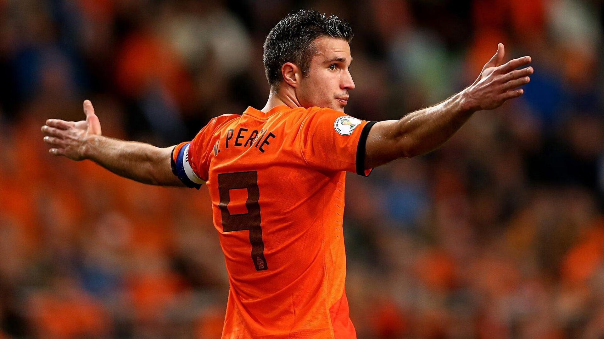 世界杯新闻发布会:教练如何回应媒体尖锐问题,世界杯球员采访